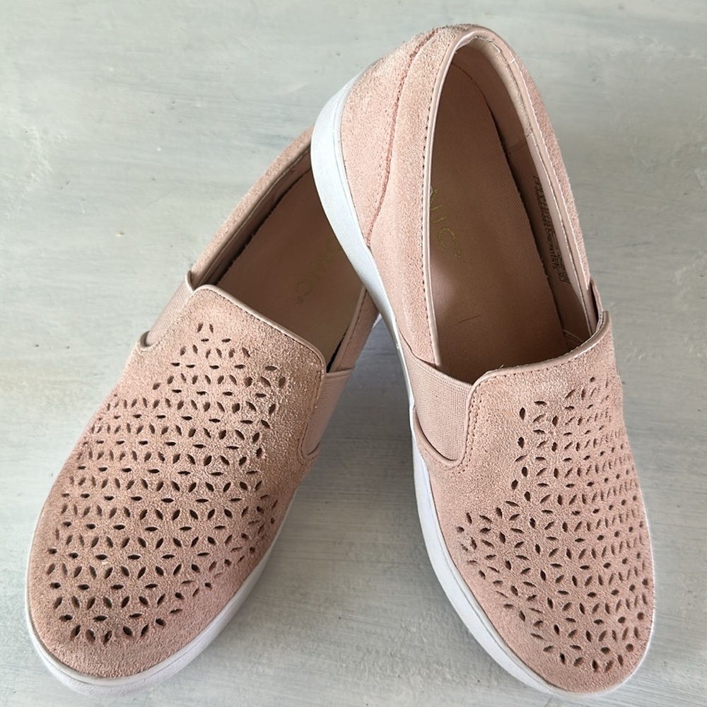 Vionic Women’s Kani Slip On Walking Shoes 6 Concealed Orthodic Leather Sneakers